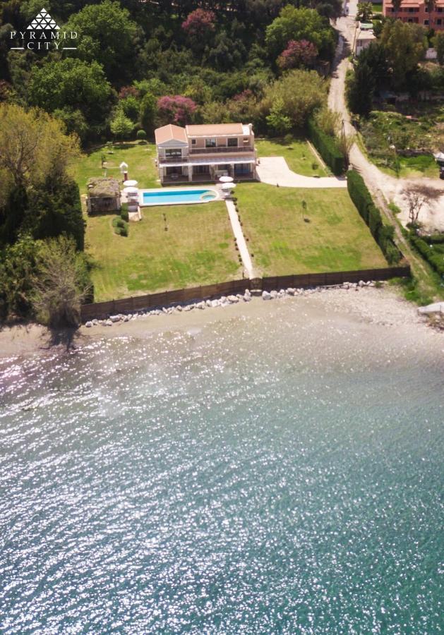 Luxury Villa Hera - Beachfront 로다 외부 사진